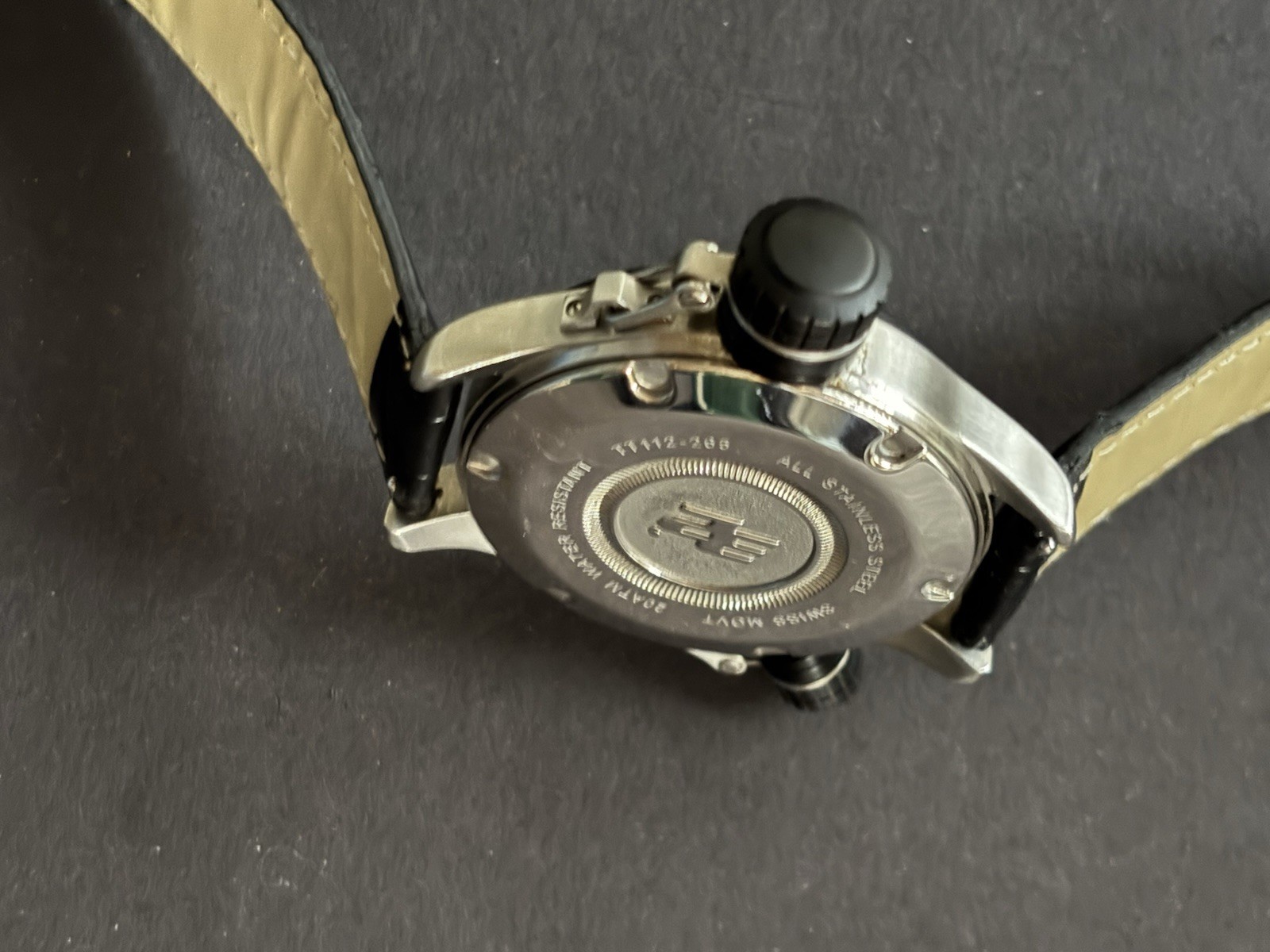 32 Degrees Swiss Valiant Mens Watch Leather Strap / Light Yellow Dial