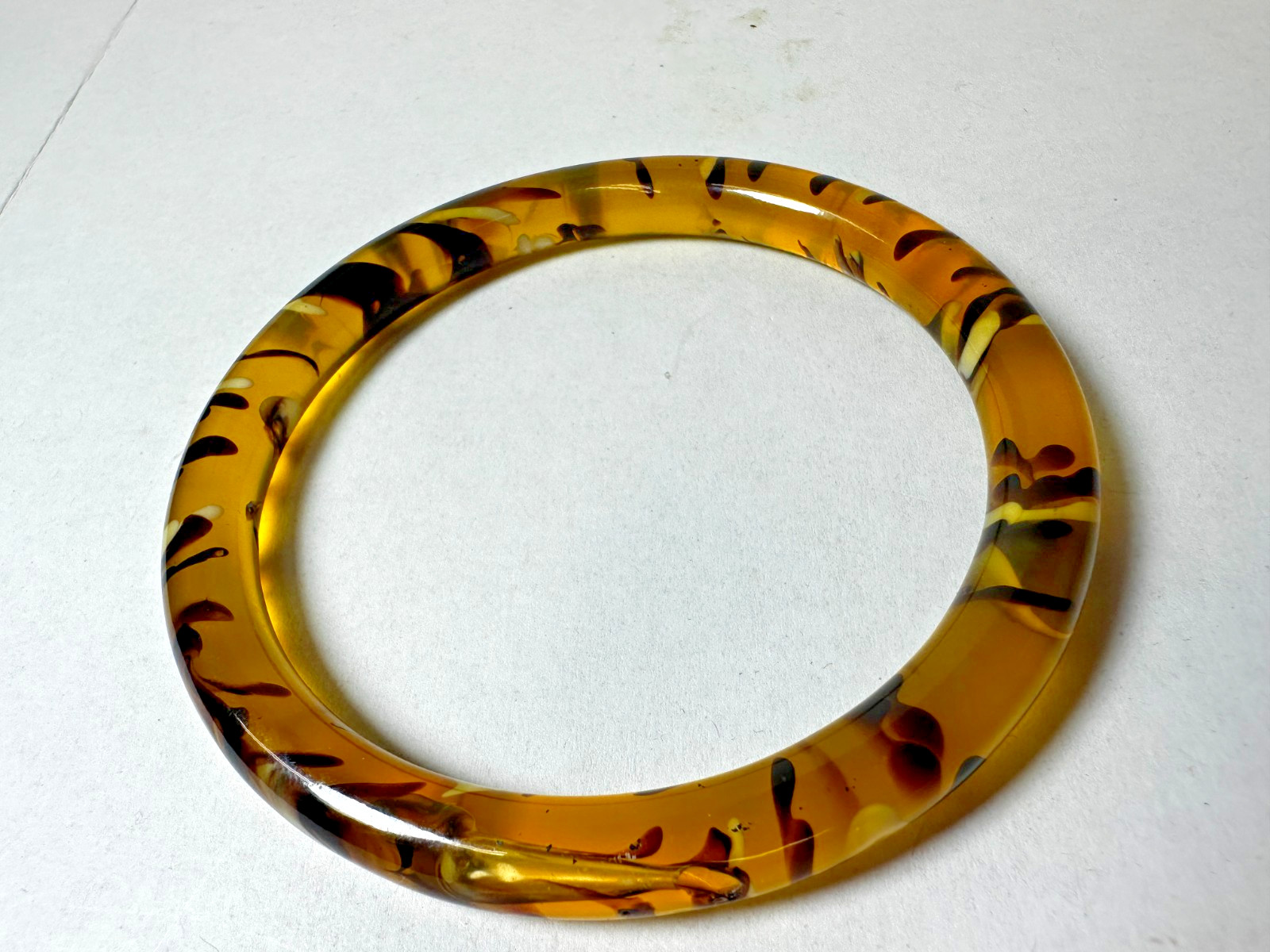 Vintage Bracelet Bangle Plastic Applejuice Lucite Ink Drops Plastic 8.25 in