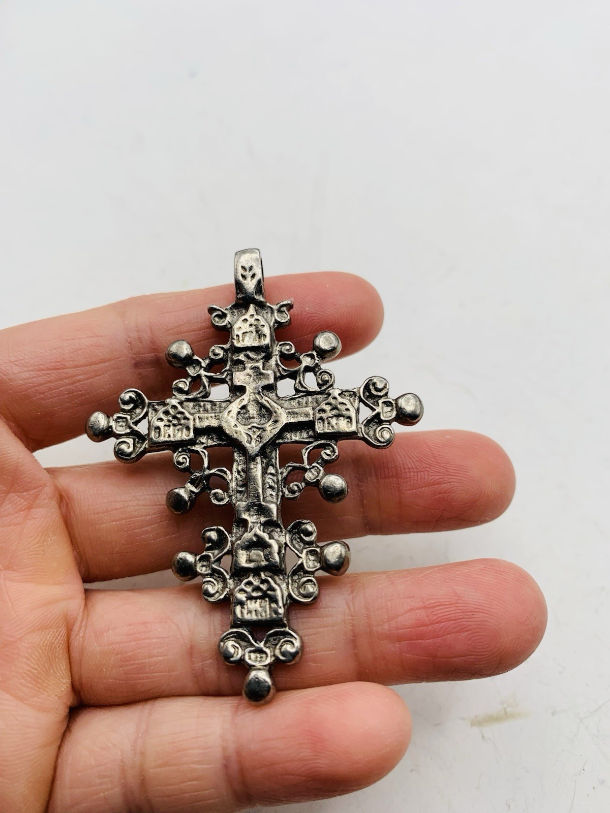 Vintage 1992 Metropolitan Museum of Art Silver Tone Byzantine Cross Cleo Pendant