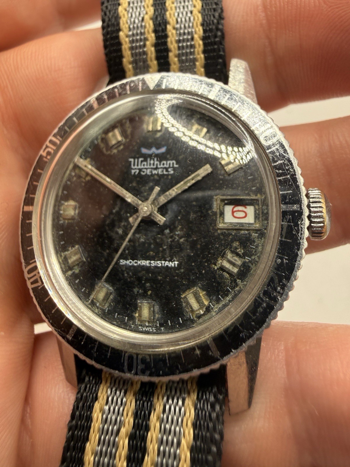 VINTAGE Waltham Diver Style Watch 17 Jewels Date Rotating Bezel Black Dial RUNS