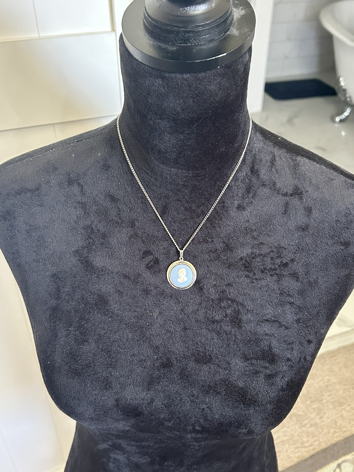 Wedgwood England Silver Blue White Cameo Style Pendant 17 Inch Necklace