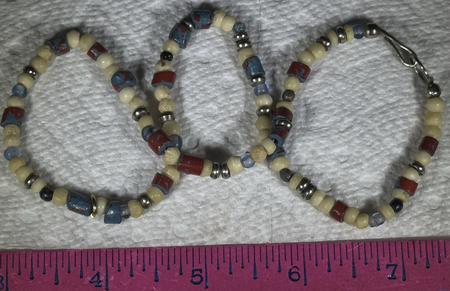 COLORFUL MIXED MATERIALS BEADED NECKLACE 16″ LONG TURQUOISE? PLASTIC METAL GLASS
