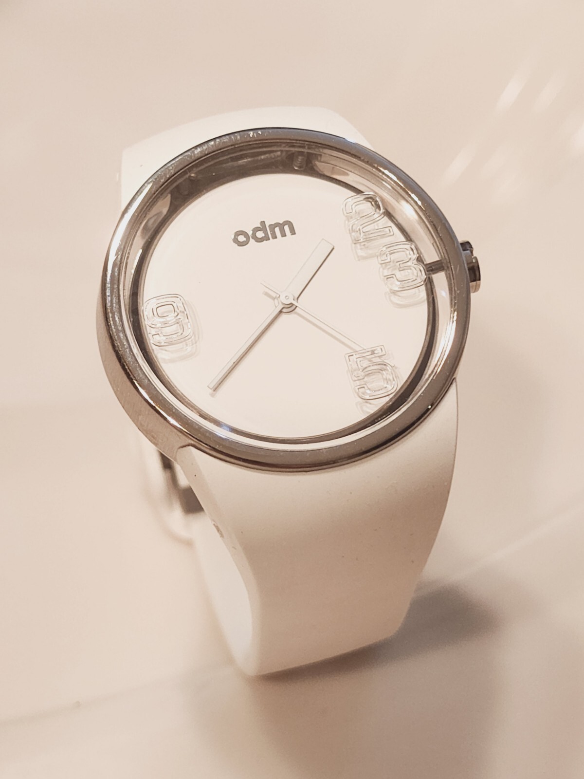 ODM Blink Analog Watch WHITE DD131-02 ** RUNNING **