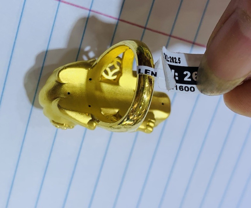24K Yellow Gold Band 3D Lucky Pixiu Ring9.83Grams 8.5Size (Hong Kong)