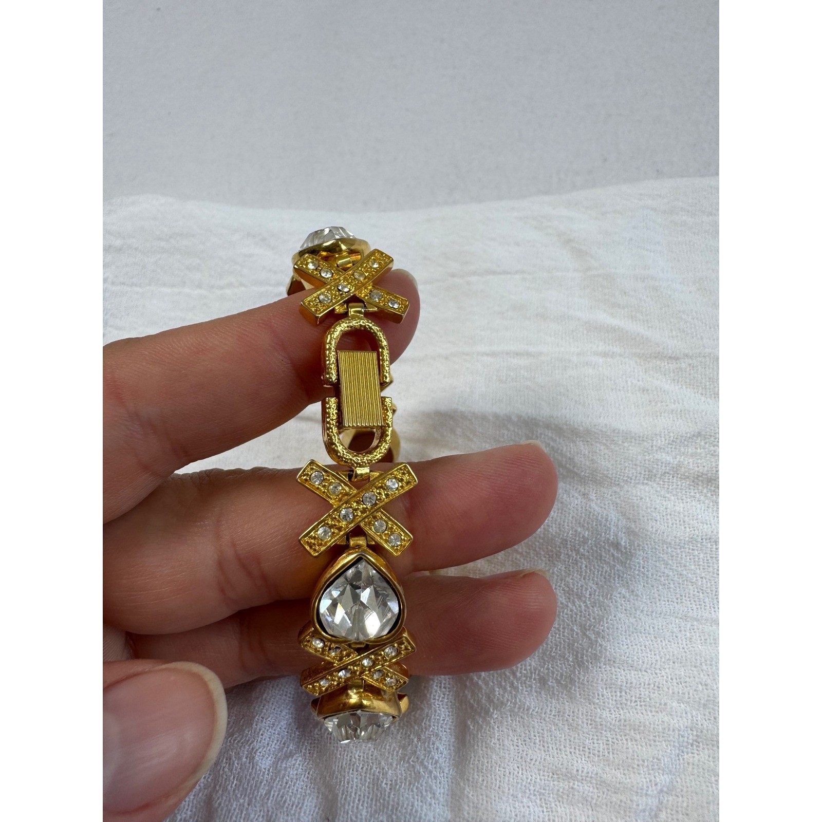 Vintage Reflections Women 7.25in Bracelet Watch Gold Heart Crystal X Links
