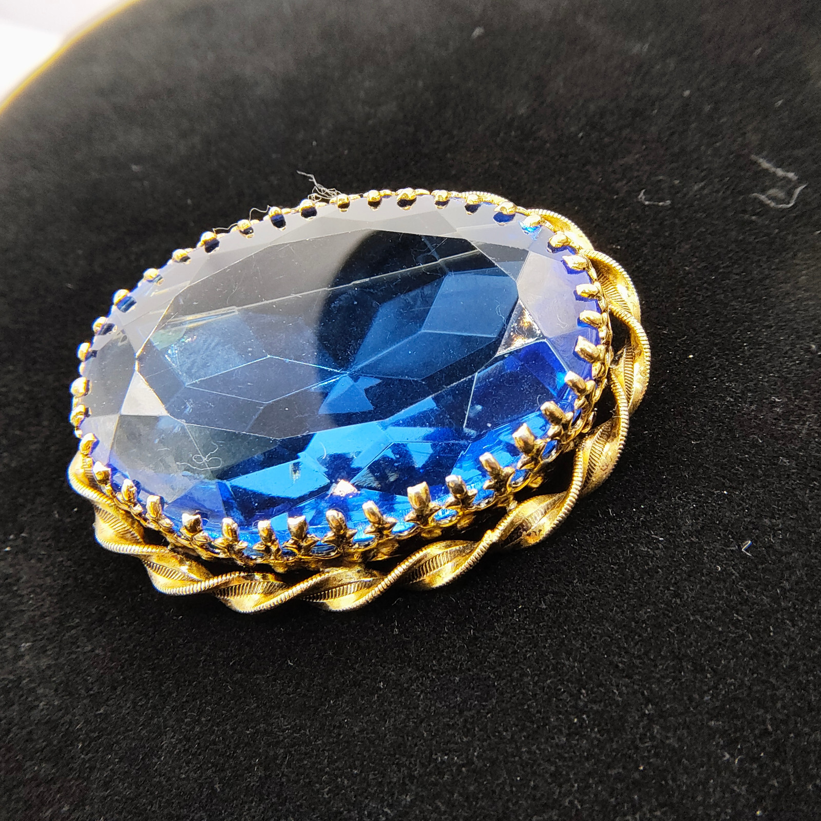 Vintage Art Deco Style Austrian Brooch Blue Paste Gold Tone Filigree Spiral Rope