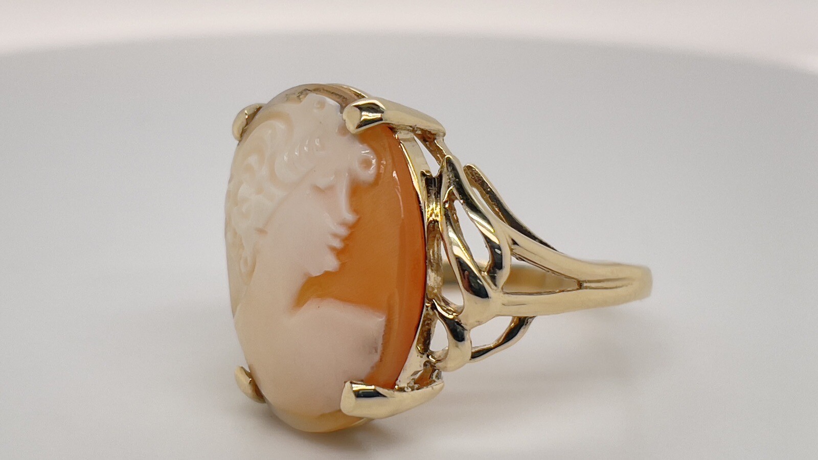 Vintage 14k Yellow Gold 19.9 x 15.1mm Oval Cameo Ring Size 9 3/8 – 5.3 Grams