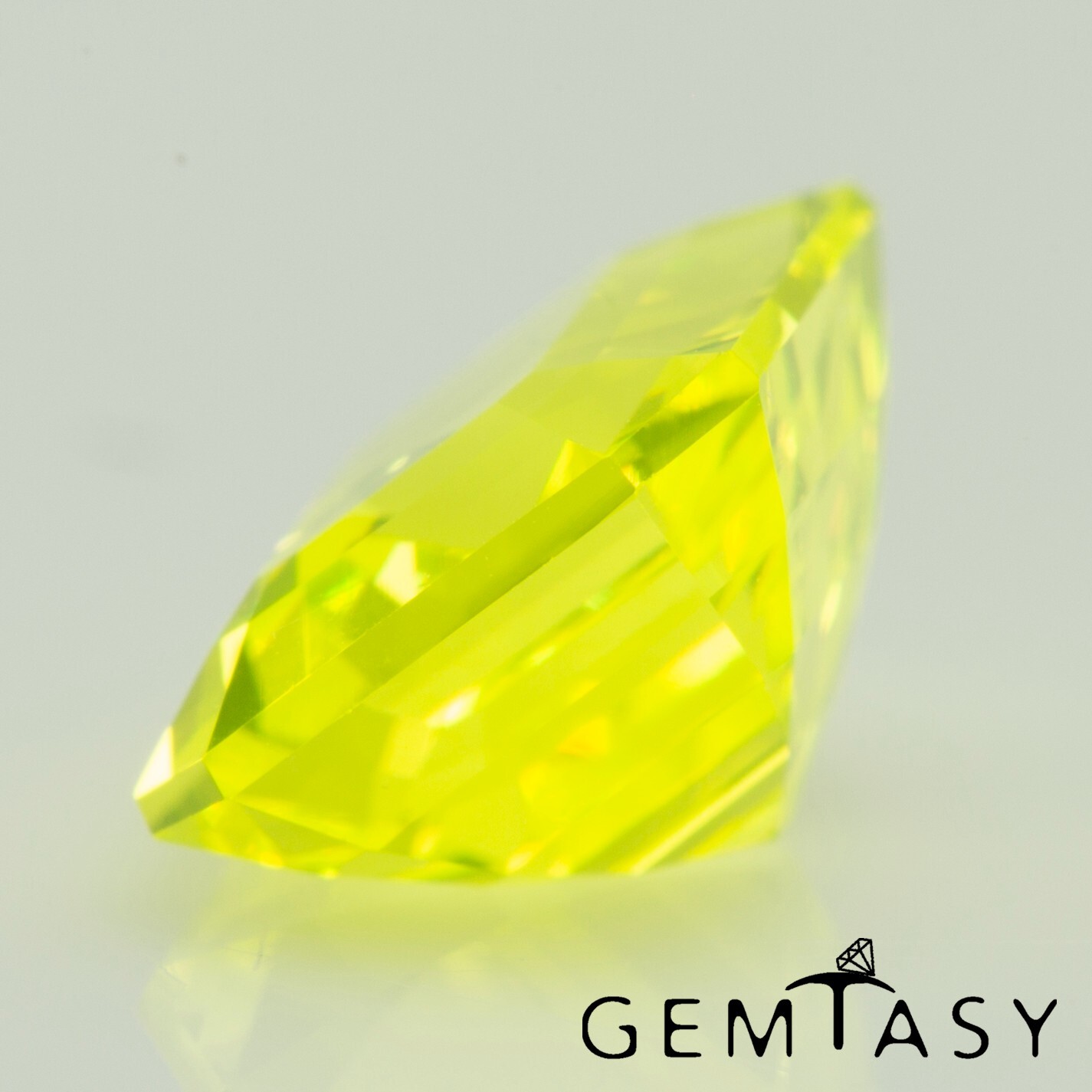 Cut stone – YAG Neon Czochralski (Pulled) lab grown, facet 10x8mm 4.9-5.4ct