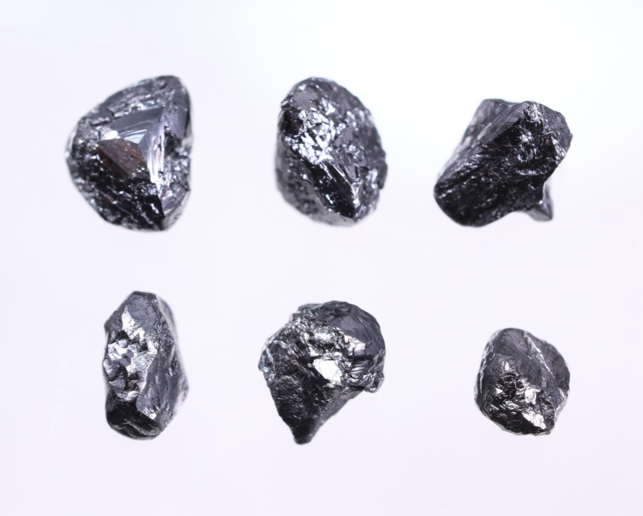 1 to 6pcs Dark Grey-Black Rough Diamond Uncut Natural Diamond for Fine Jewelry.