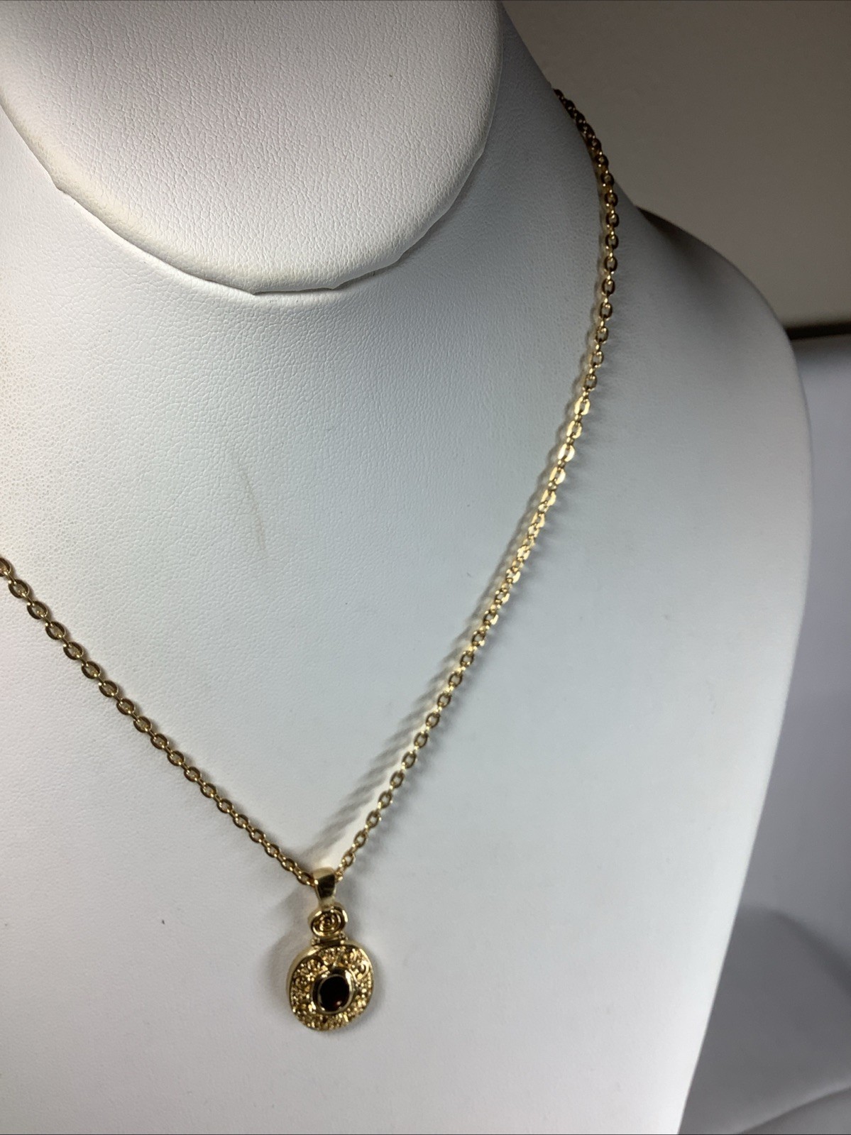 Vintage 18″ Cable Chain Oval Faux Amethyst Pendant Gold Tone Necklace NN36