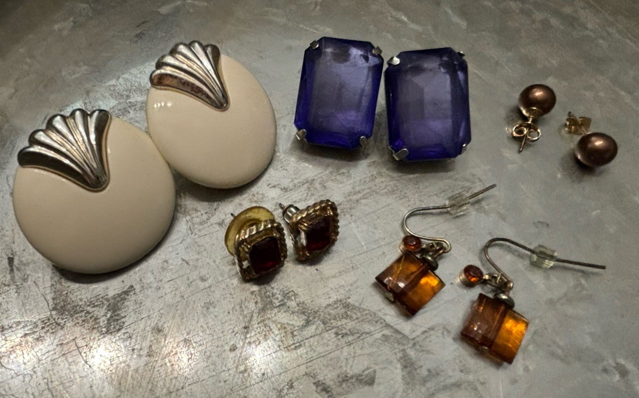 Vintage Mixed Lot 5 Pairs Multicolor Metal/Glass/Plastic Fashion Earrings Women