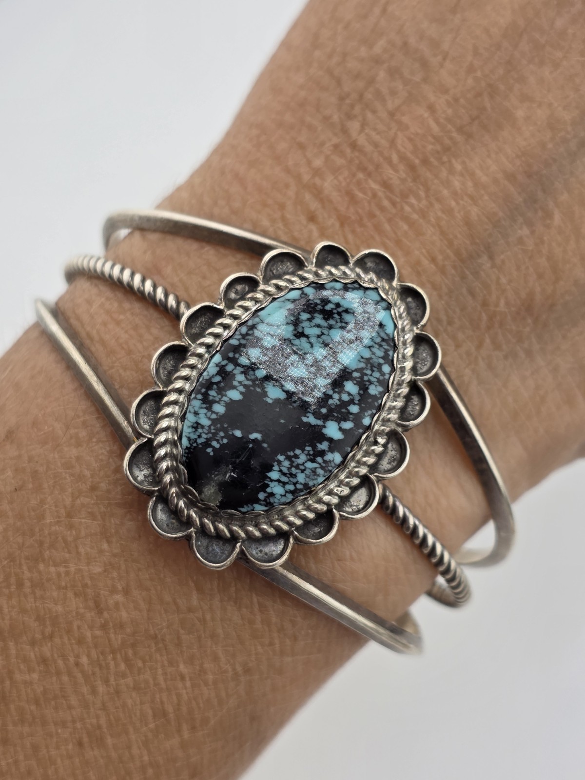 VINTAGE NATIVE AMERICAN STERLING SILVER TURQUOISE CUFF BRACELET JJJ