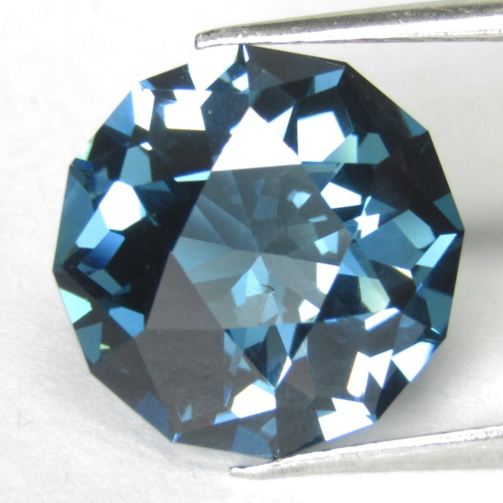 11.09Cts Shimmering Natural London Blue Topaz 13.5mm Round Custom Cut Gemstone