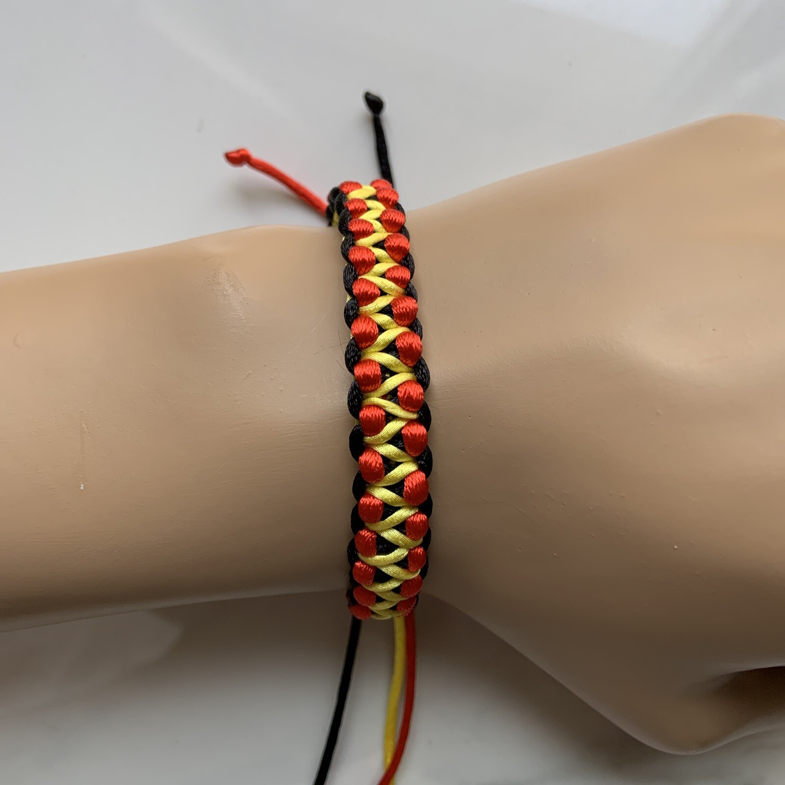 BELGIUM Bracelet BLACK YELLOW RED Armband Satin Rattail Nylon Macrame Cord