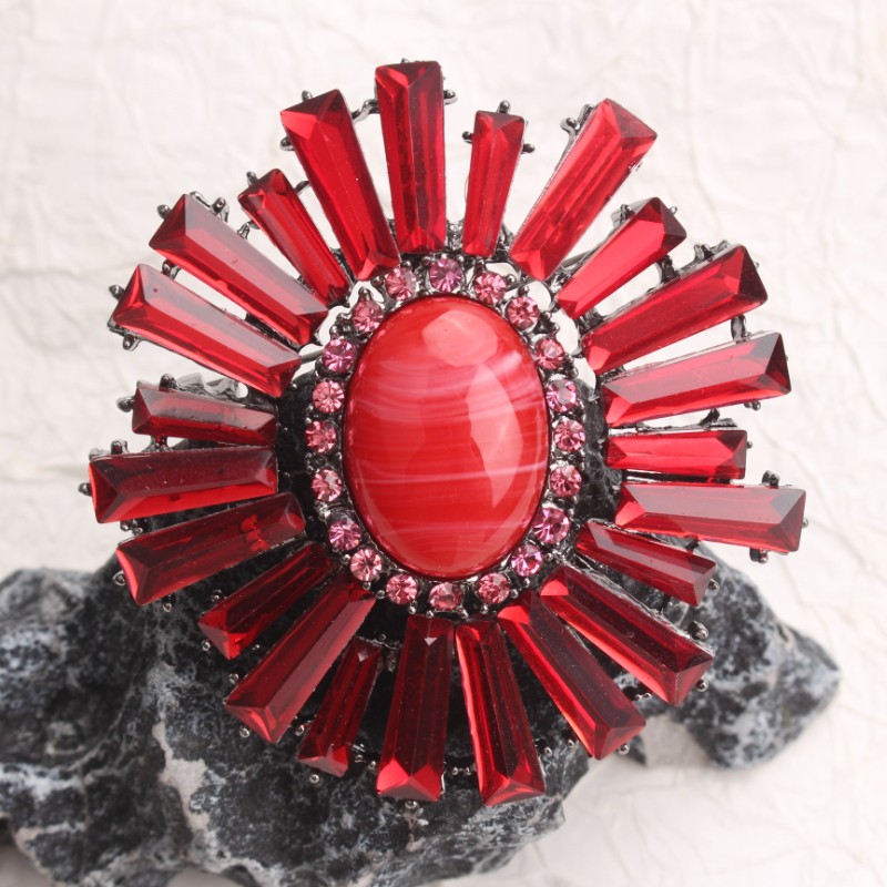 Vintage Red Starburst Brooch with Gems: Retro Jewelry Accessory, Perfect Gift