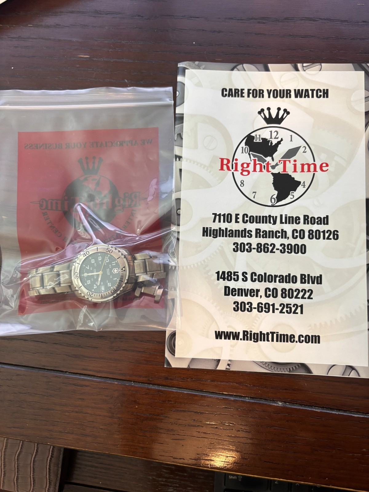 Men’s Swiss Army RB330 Model 24304 Titanium Dive Watch & Bracelet – Very Sharp!