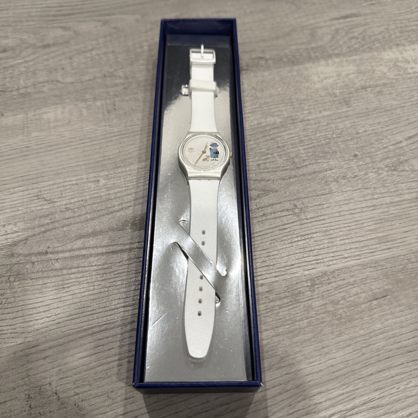 Swatch Queen Elizabeth How Majestic Jubilee Quartz White Dial Unisex Watch GZ711