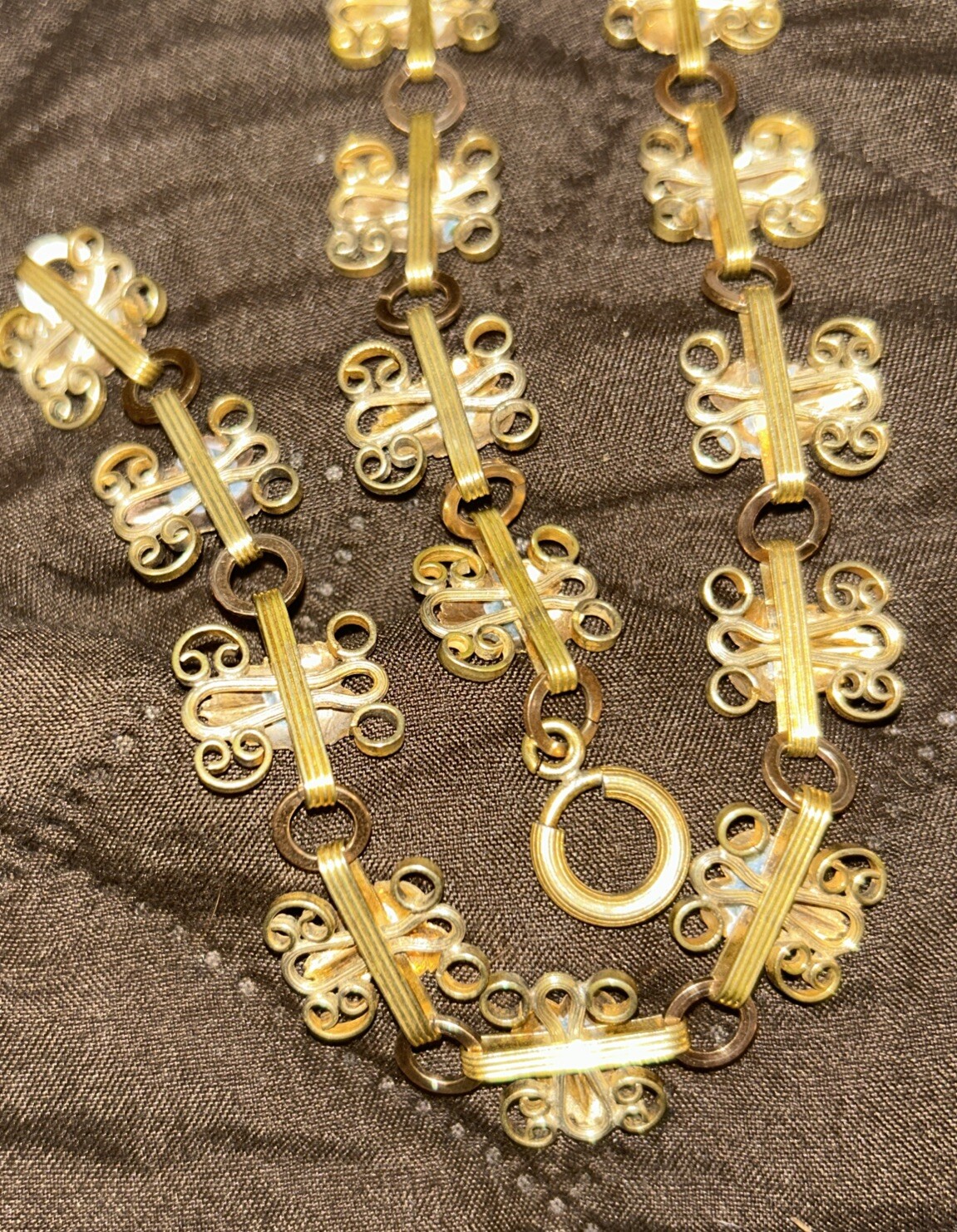 Vtg Victorian 10k? Black Hills Two tone Gold Leaf Booklink 18” Neckl See Details