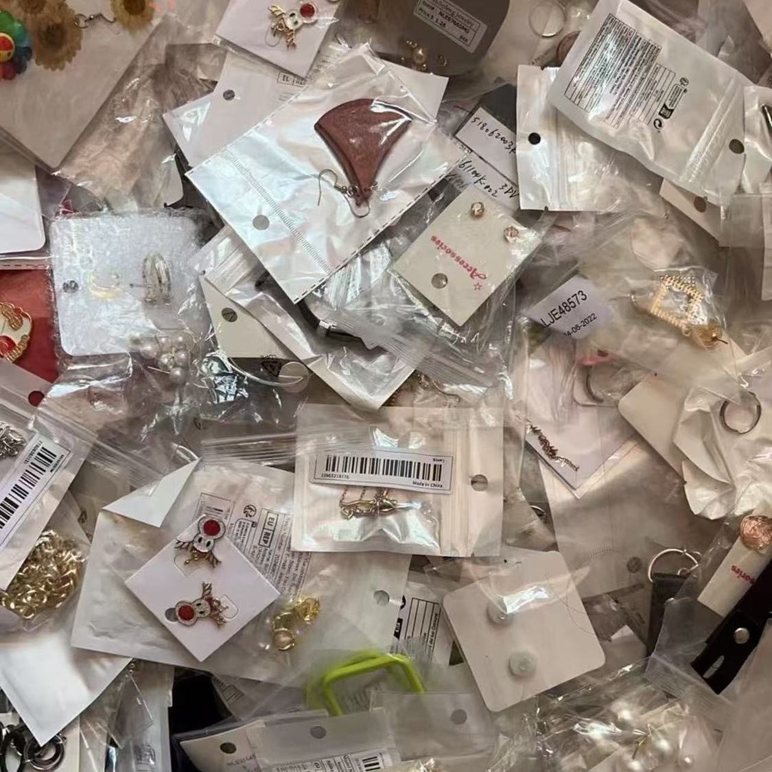 500g Random Surprise Jewelry Lot Necklaces Earrings Rings Bracelets Brooches