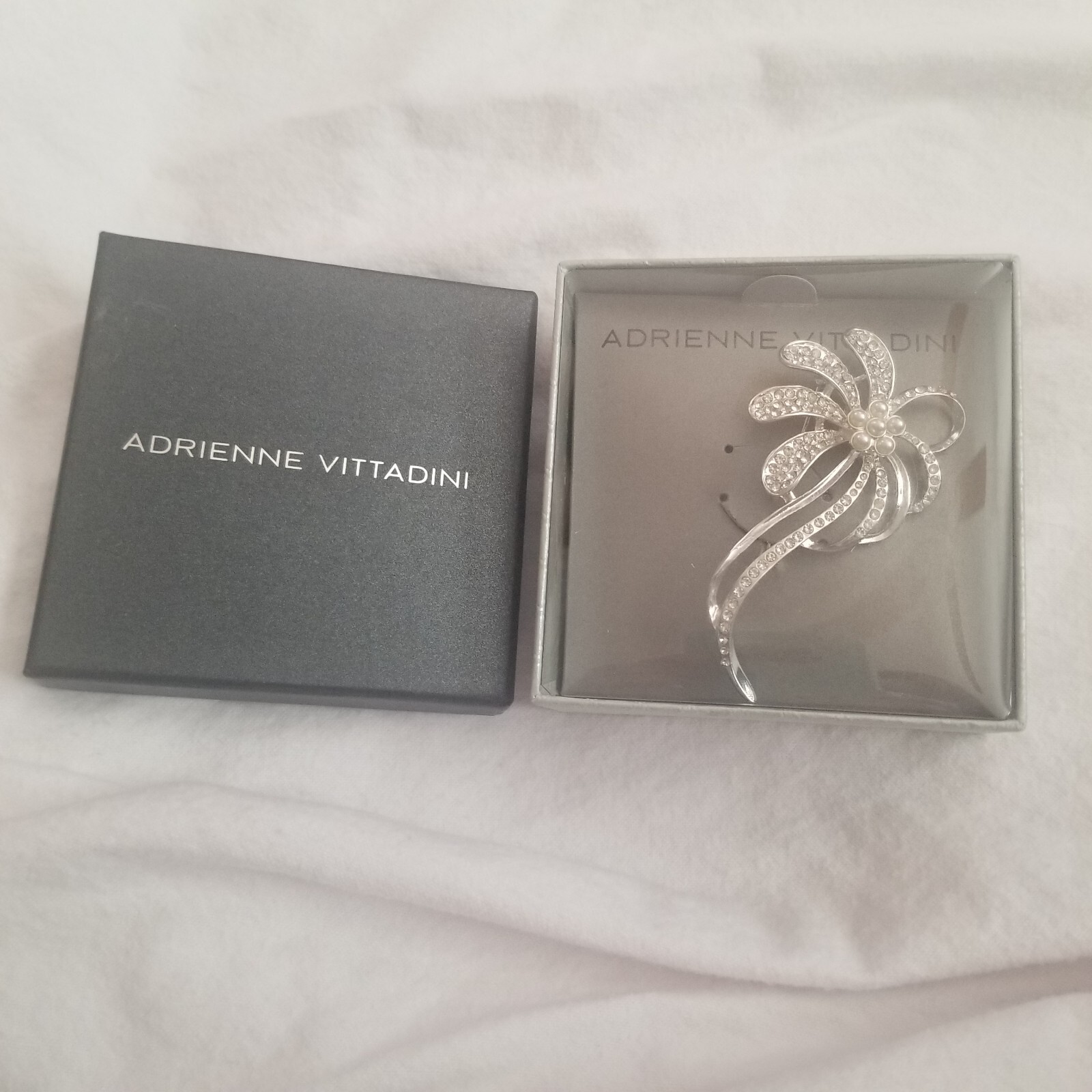 ADRIENNE VITTADINI RHINESTONE PEARL PALM TREE BROOCH NEW NEVER REMOVED FROM BOX
