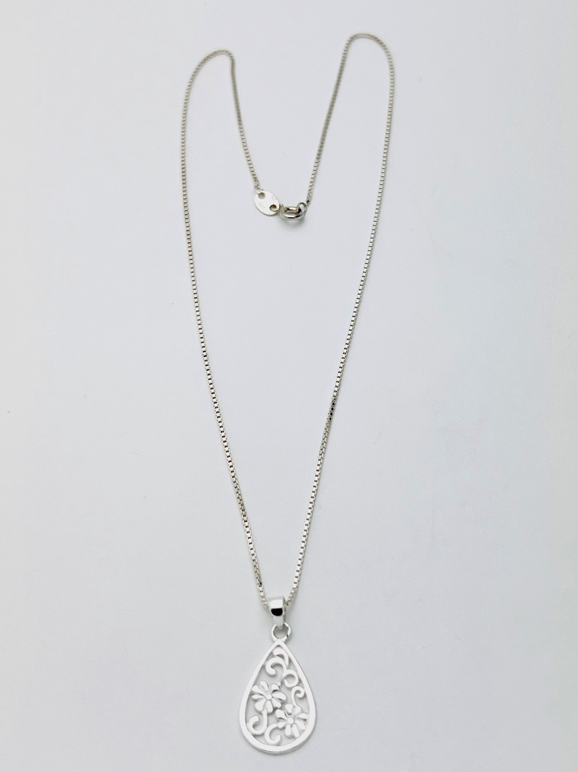 Sterling Silver 925 4.1 Gram Cutout Flowers 18” Necklace