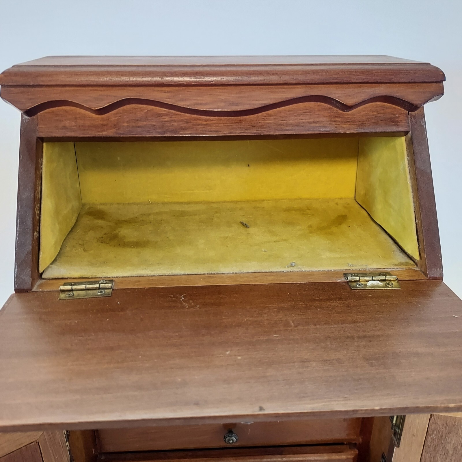 Retro Early American Look Tabletop Jewelry Box Chest 5 Compartments Diamond Door