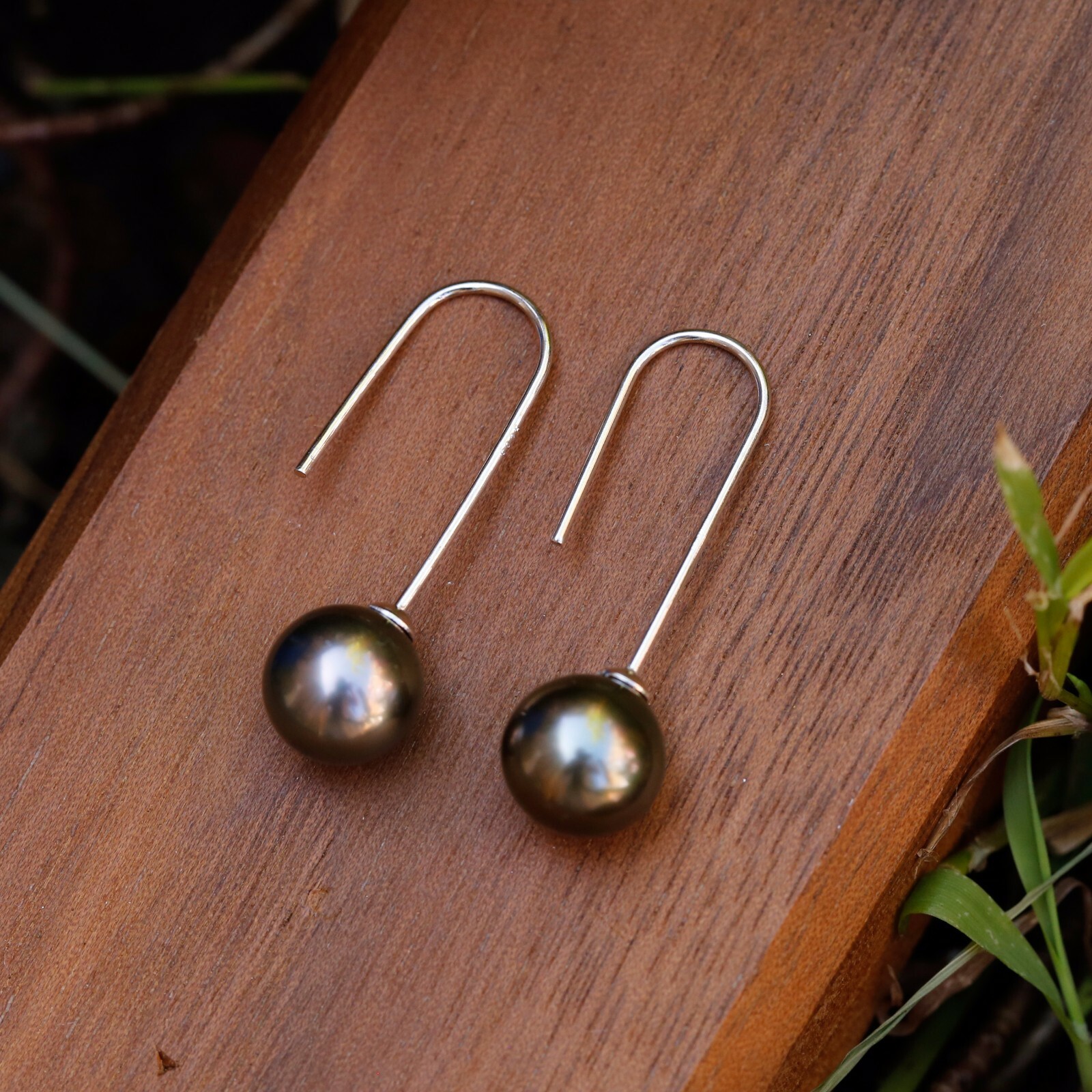 8.5~9mm Peacock Black Tahitian Pearl Sterling Silver Stylish Earring Dangle 28mm