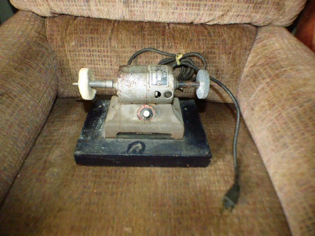 FOREDOM MODEL #1 B&G BENCHTOP VARIABLE SPEED BUFFER GRINDER