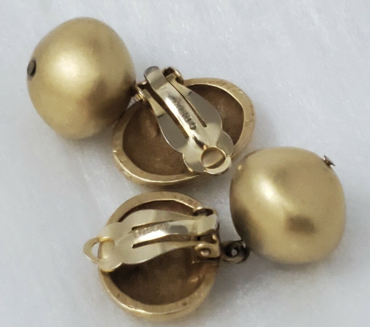 Vintage Donna Karan DKNY Signed Brush Matte Gold Tone Dangle Ball Clip Earrings