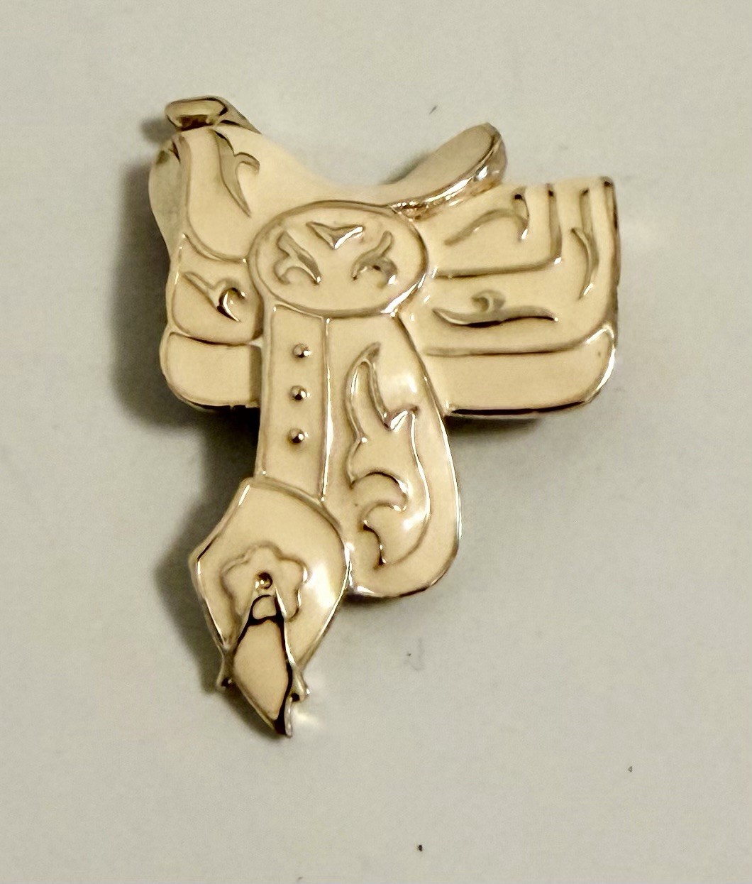 White Western Saddle Pin Metal And Enamel Cowboy Brooch Rodeo Vintage Jewelry