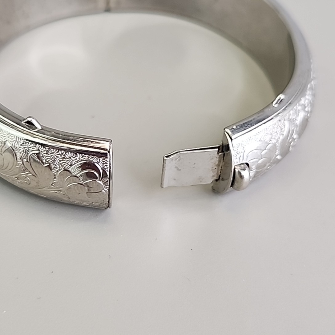 Vintage Etched Bangle Bracelet 14mm Hinged Puffy Silver Tone Push Lock 6.5″