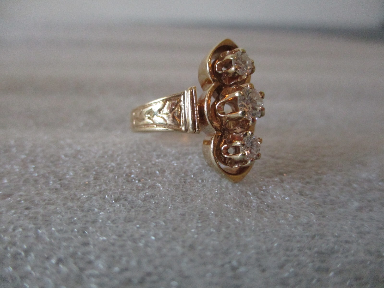 VTG 14K YELLOW GOLD (.30ct APPOX) DIAMOND RING 3 VERTICAL BUTTERCUP SZ 5.5/5.43g