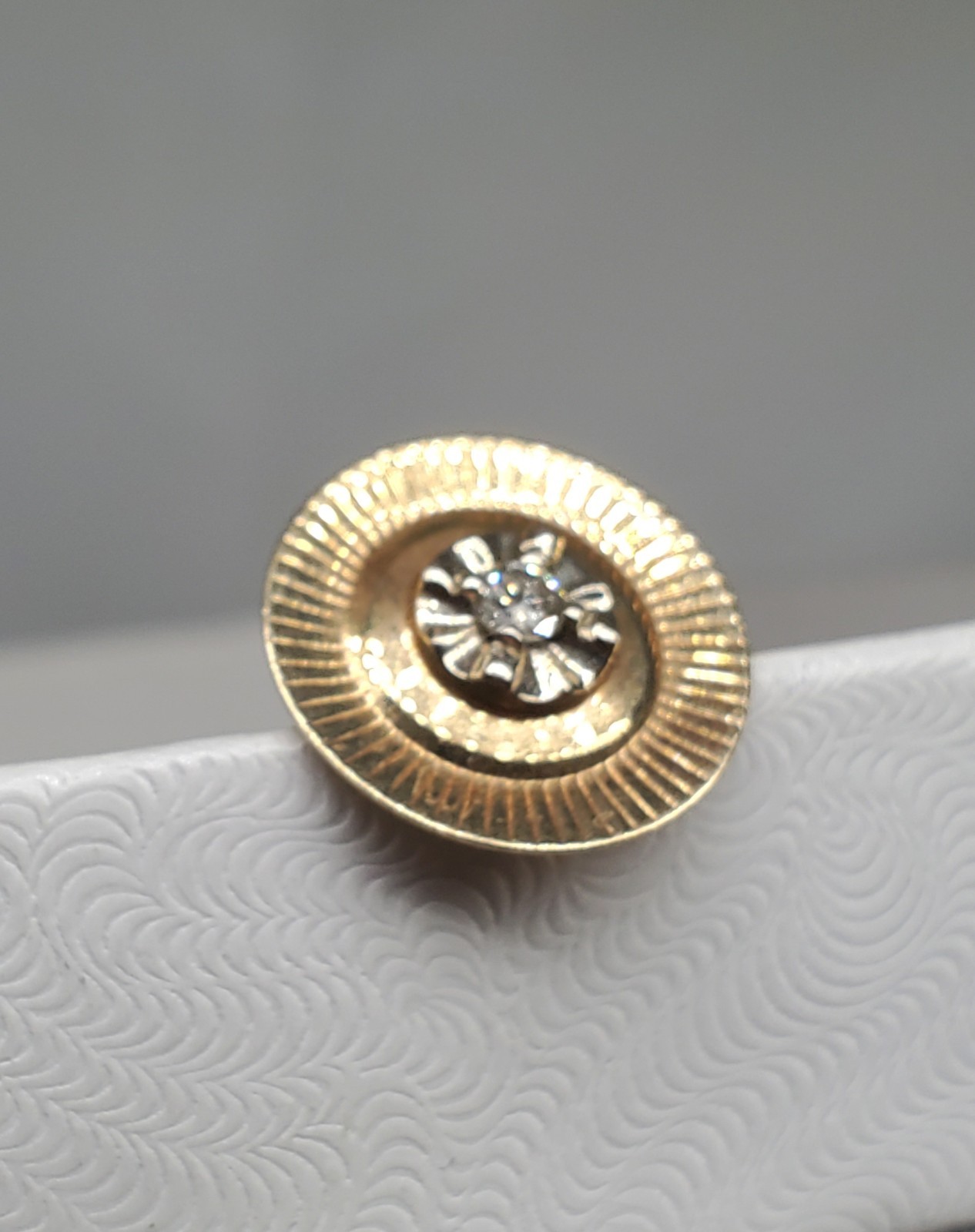 14K Solid Yellow Gold Center 2.5mm Diamond Tie Tack ~0.5” Pin 1.17g