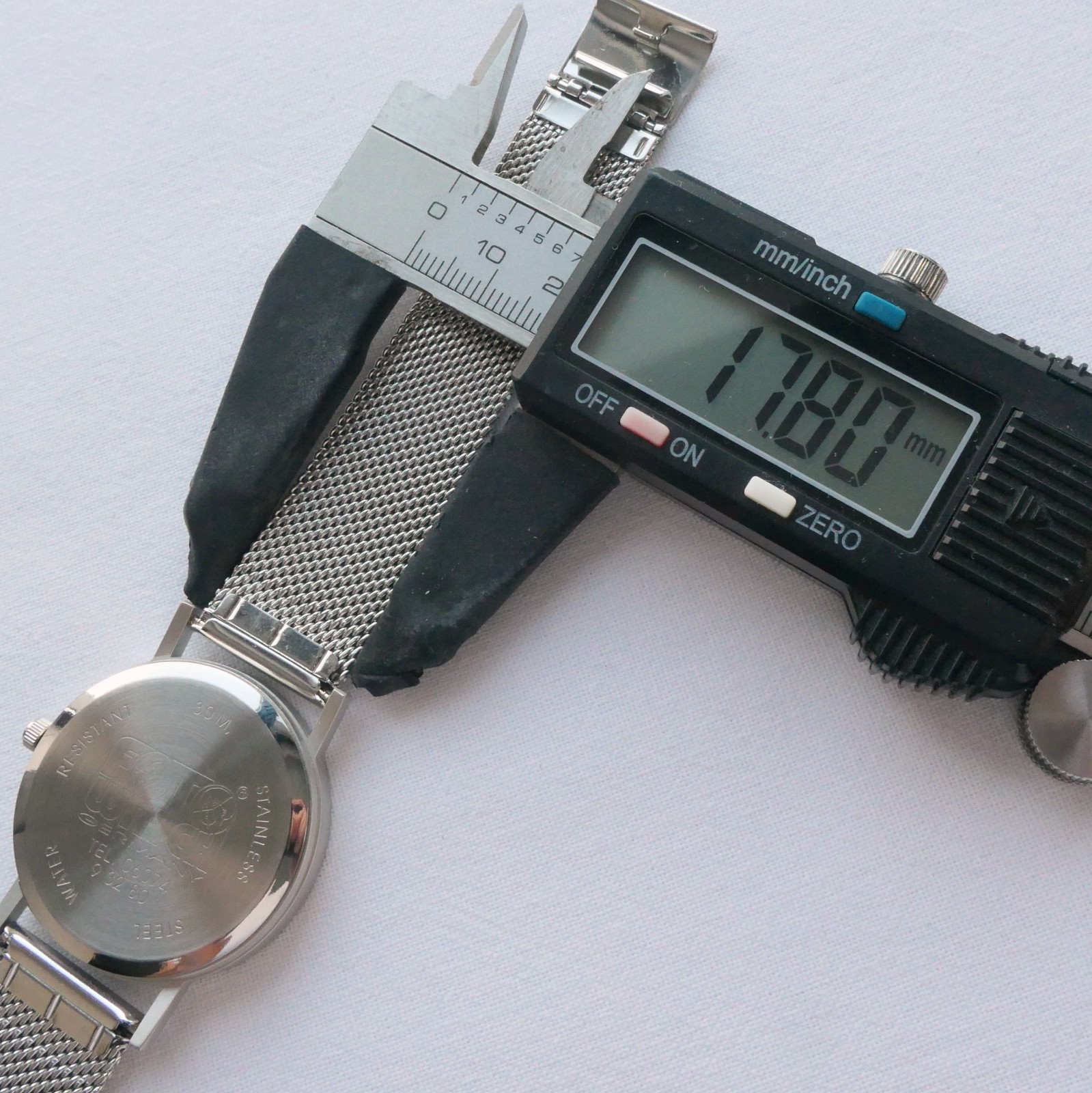 Alfa Romeo Milano Spider Classic Driver Pilot Racing Sport Car Accessory Watch
