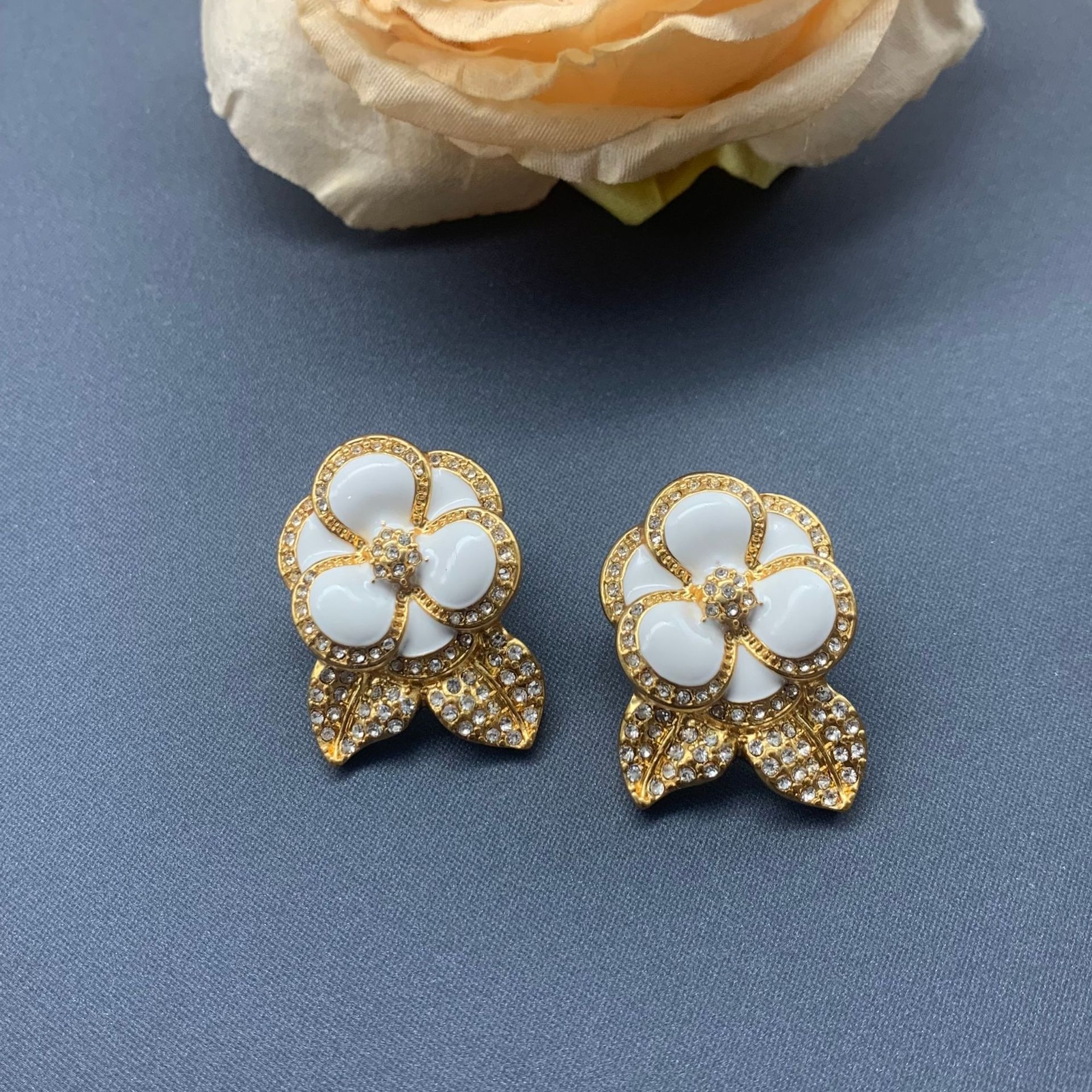 Fresh And Sweet Flower Earrings Stud Exquisite Fashion Women Jewelry Gifts