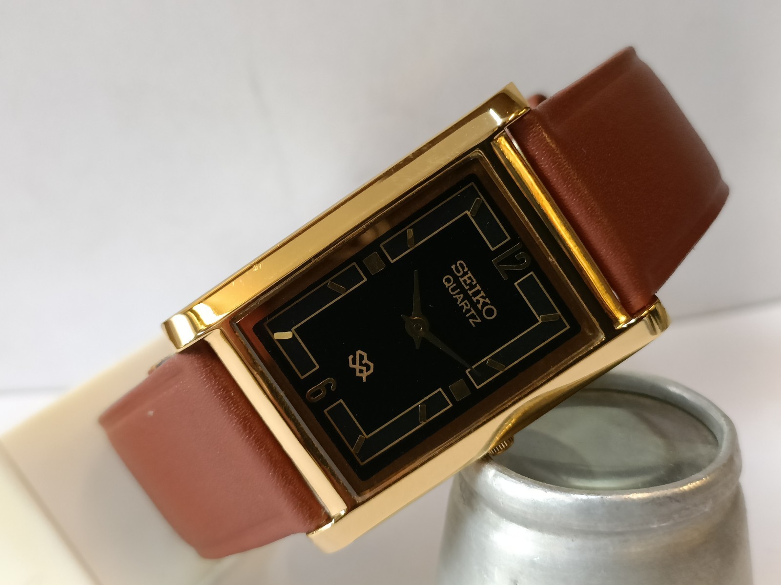 VINTAGE SEIKO SLIM QUARTZ BLACK DIAL JAPAN MEN’S WORKING DRESS WATCH