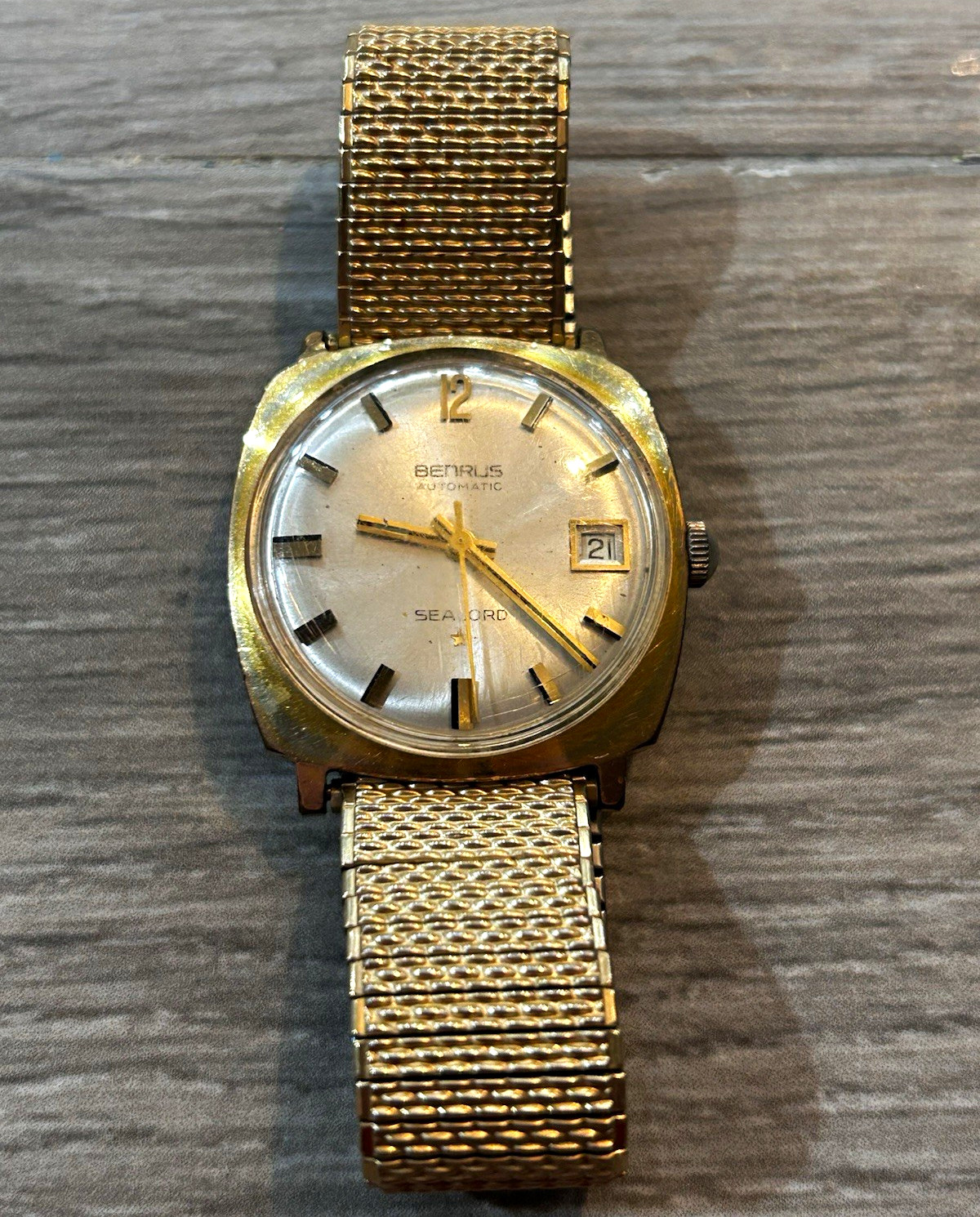 Benrus Sea Lord Vintage Automatic Date Gold Tone Mesh Bracelet Silver Dial 30mm