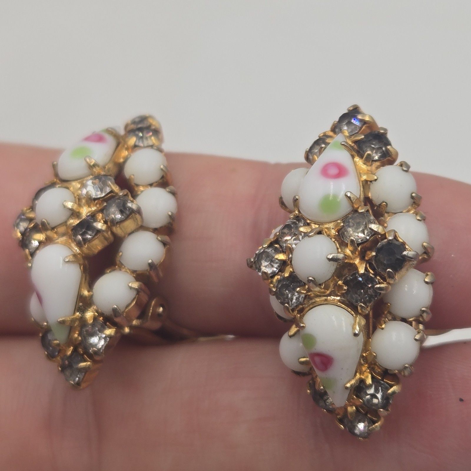 Vintage 1950s Milk Glass Rose Art Rhinestone Silver Tone Clip on Earrings 50-60s