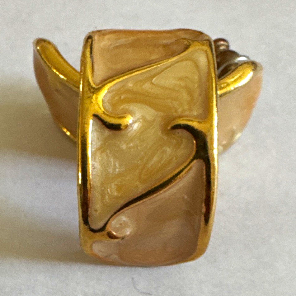 Gold Tone Cuff Post Stud Earrings Beige Swirl Inlay Metal Lobe Pair