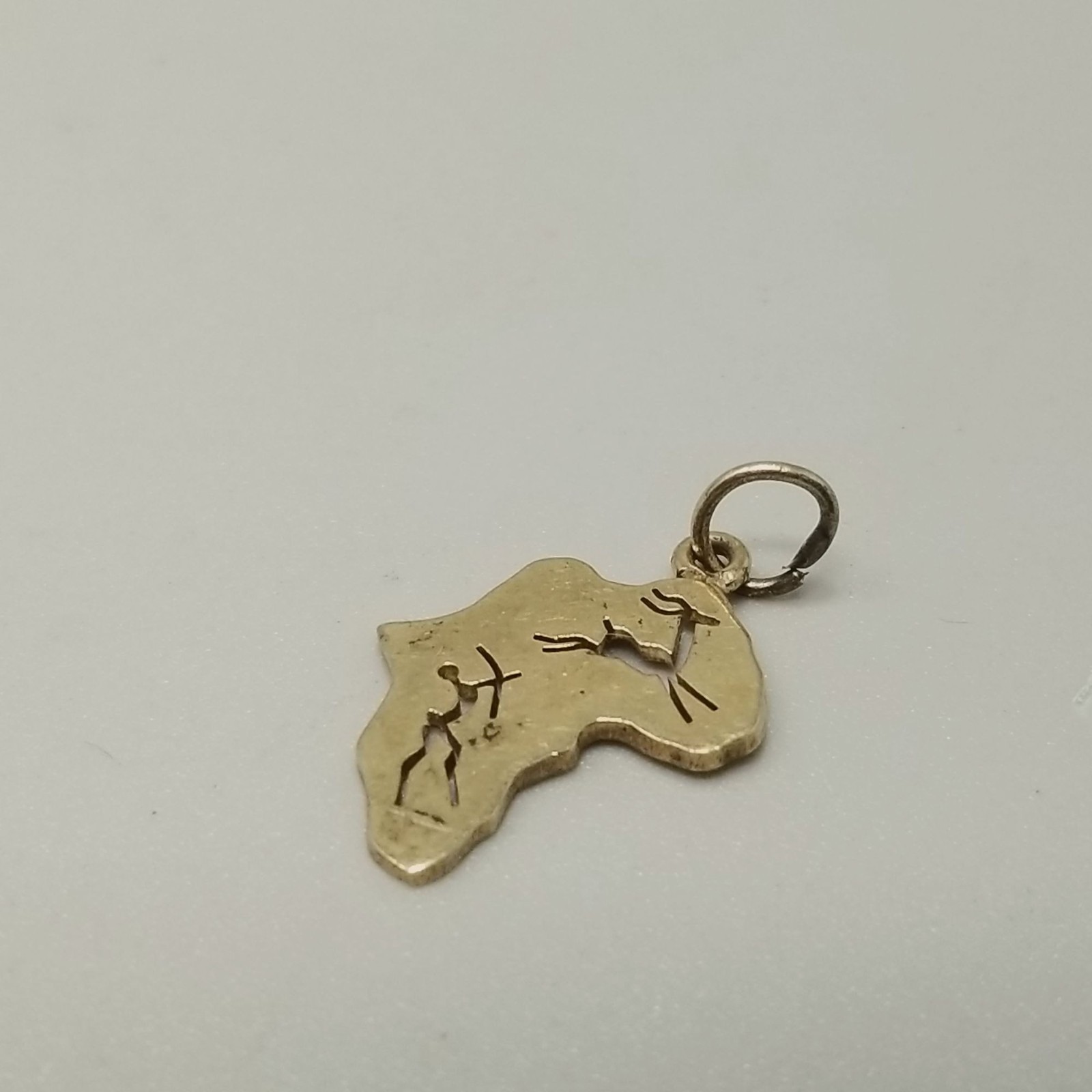Vintage 9k Yellow Gold Africa Shape Pendant Charm Hunter Antelope Design 9ct