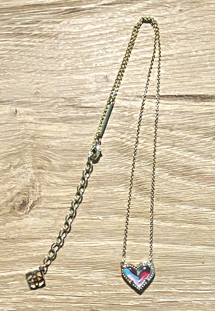 Kendra Scott Ari Heart Gold Pendant Necklace in Dichroic Glass