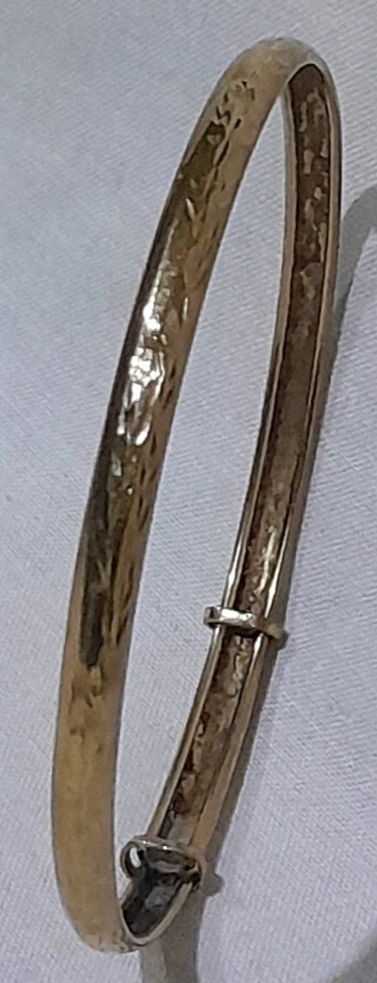 LARGE 9ct Gold ‘ADULT’S EXPANDABLE DIAMOND-CUT’ 8 inch Round BANGLE. 4.40 grams