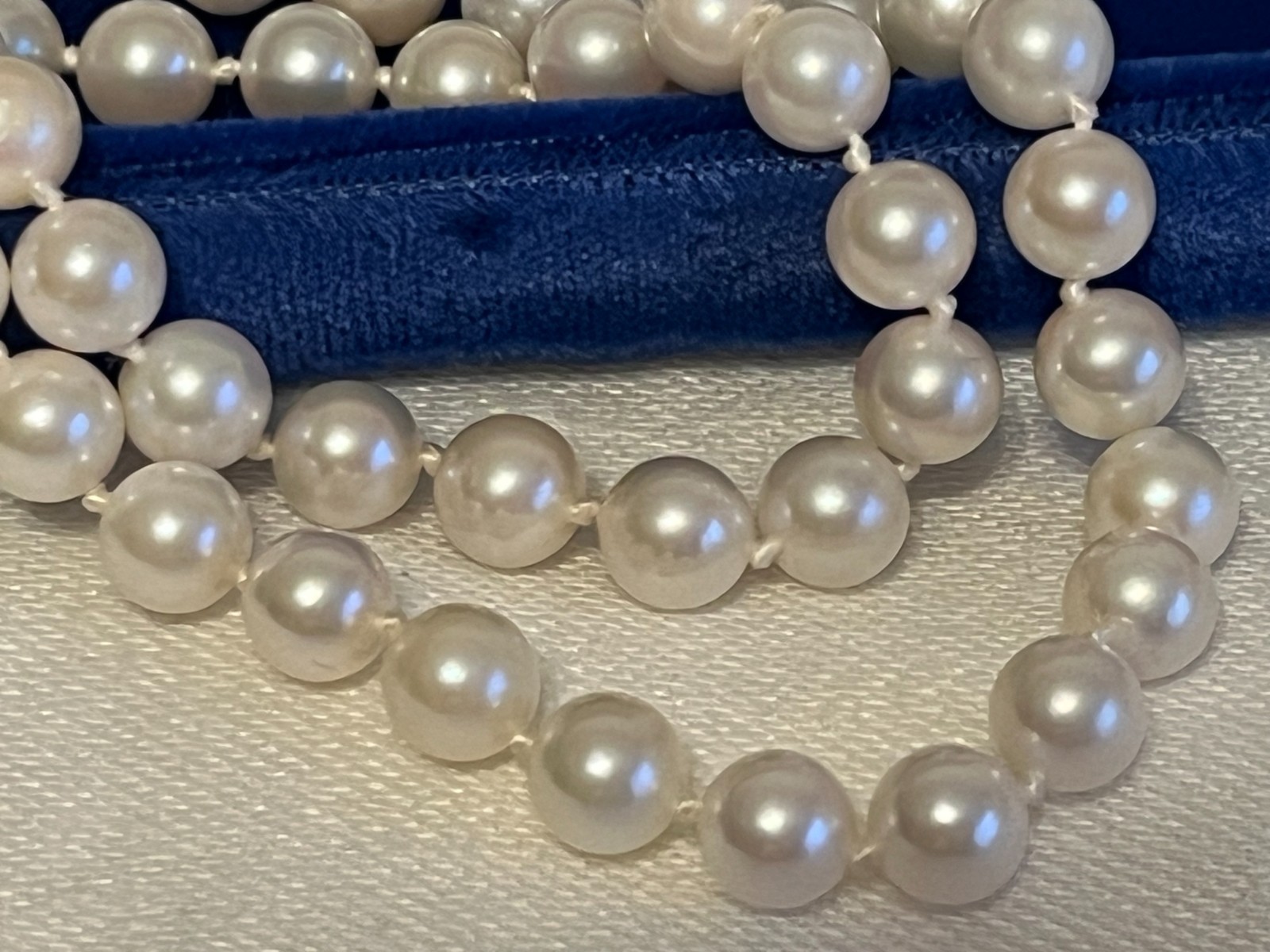 Vtg 24″ Genuine Pearl Hand Knotted Necklace 14K Clasp Clean In Case XLNT