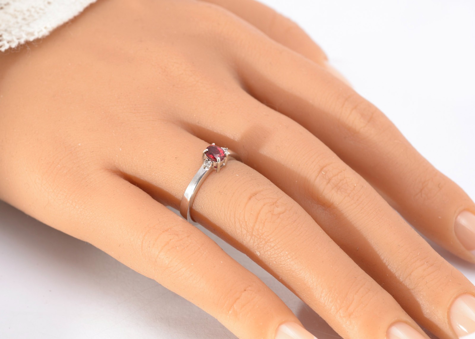 9ct White Gold Ring – Lab Created Ruby / White Topaz – Size N – Hallmarked 2007