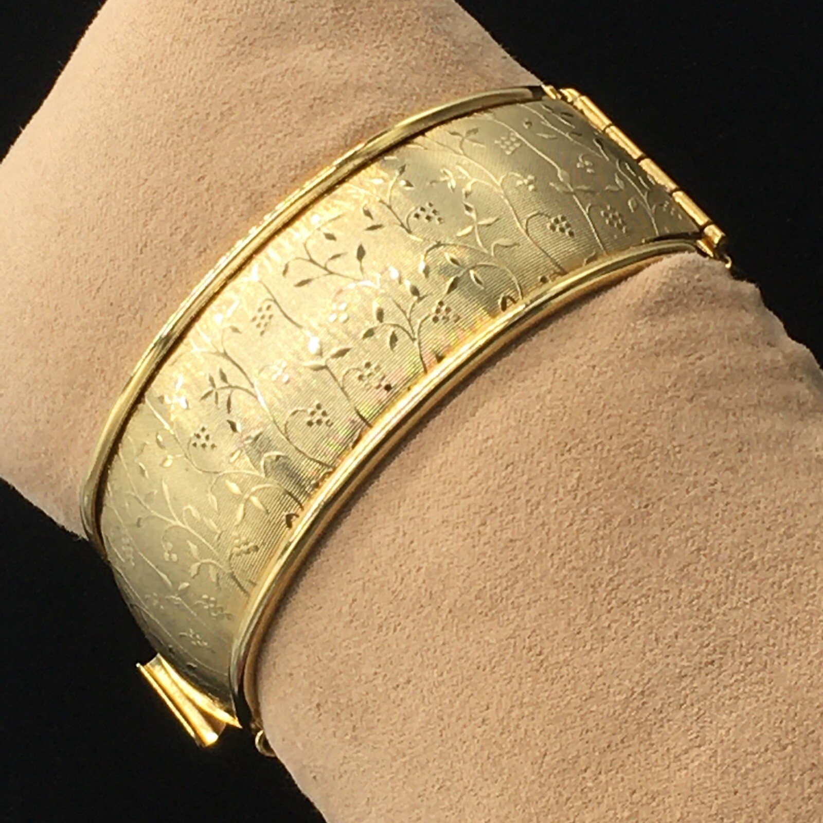 Floral Pattern Bangle Bracelet with Safety Chain Gold Tone Chinoiserie Embossing