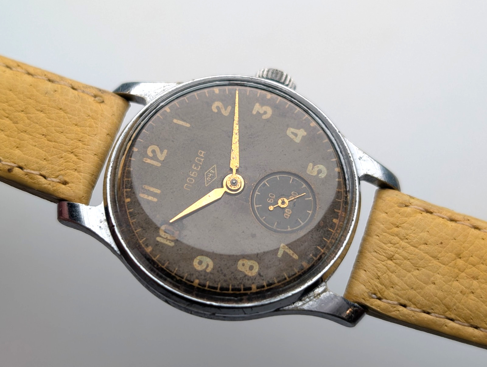 Vintage Pobeda (Победа) Gilt Dial Watch, 15 Jewel PChZ (ПЧЗ) 2602 Movement, 1958