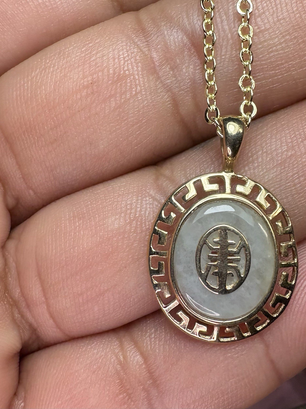 1OK Yellow Gold Jade Chinese Shou Longevity Symbol Pendant 1.70G 23mm Beautiful.