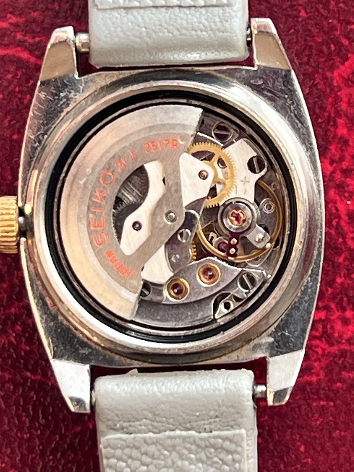 Seiko 5 Automatic 21J Champagne Dial 2517-0310 Ladies Watch