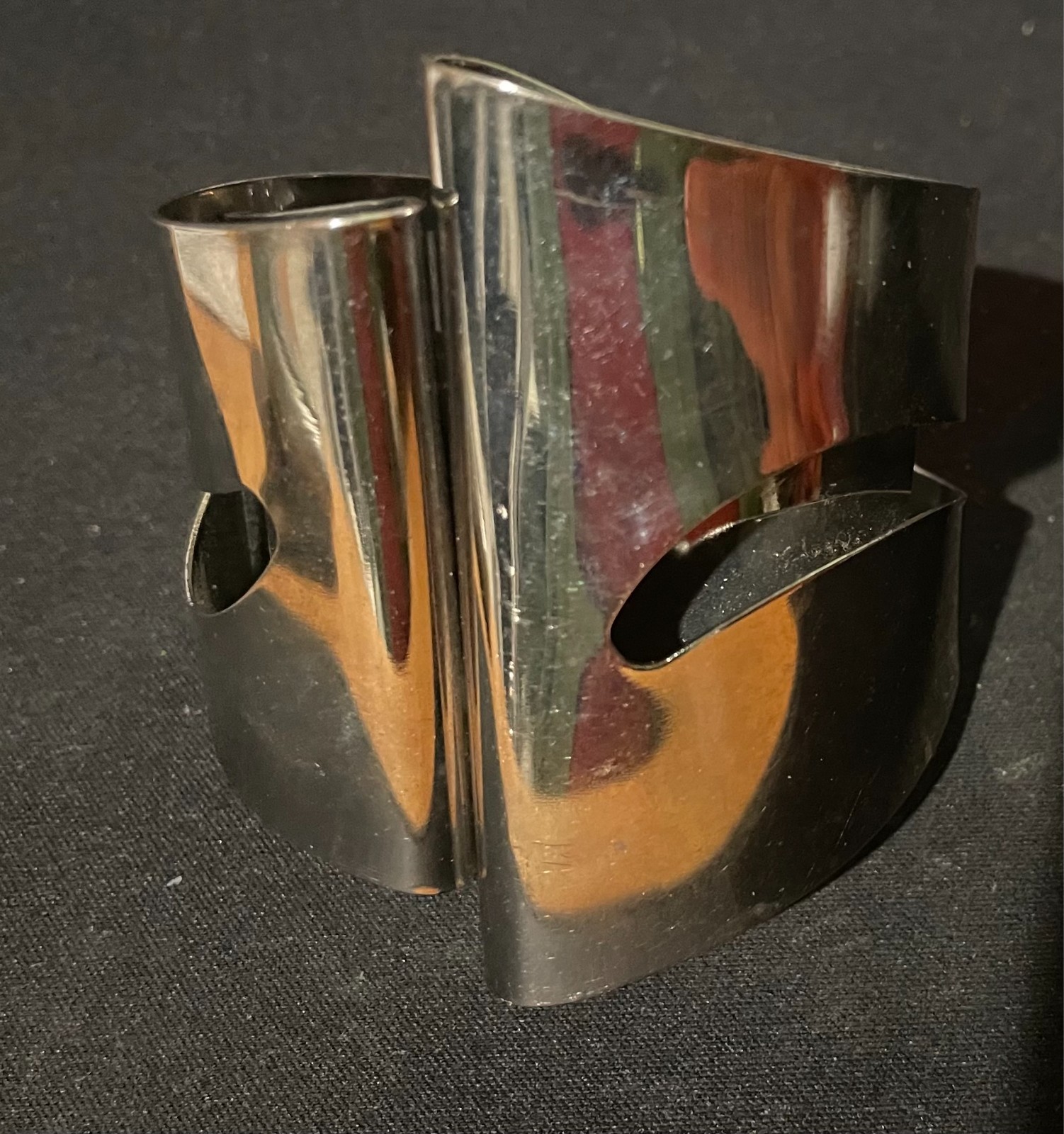 Unique Metal Clamper Hinged Bracelet – Approx 6 In