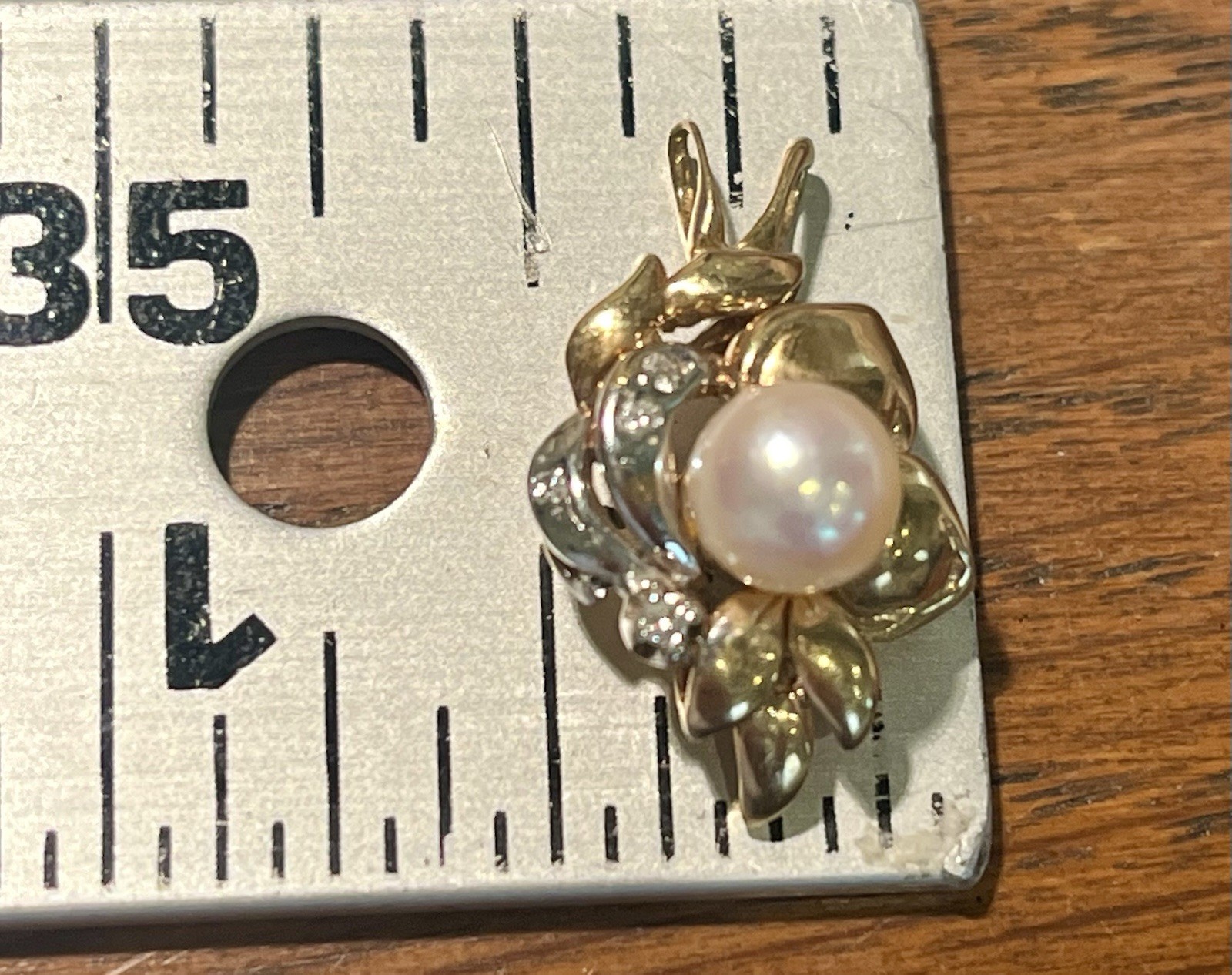 14k Yellow and White Gold Pearl and Diamond Pendant 2.41gr 1 X1/2 Inch Vintage